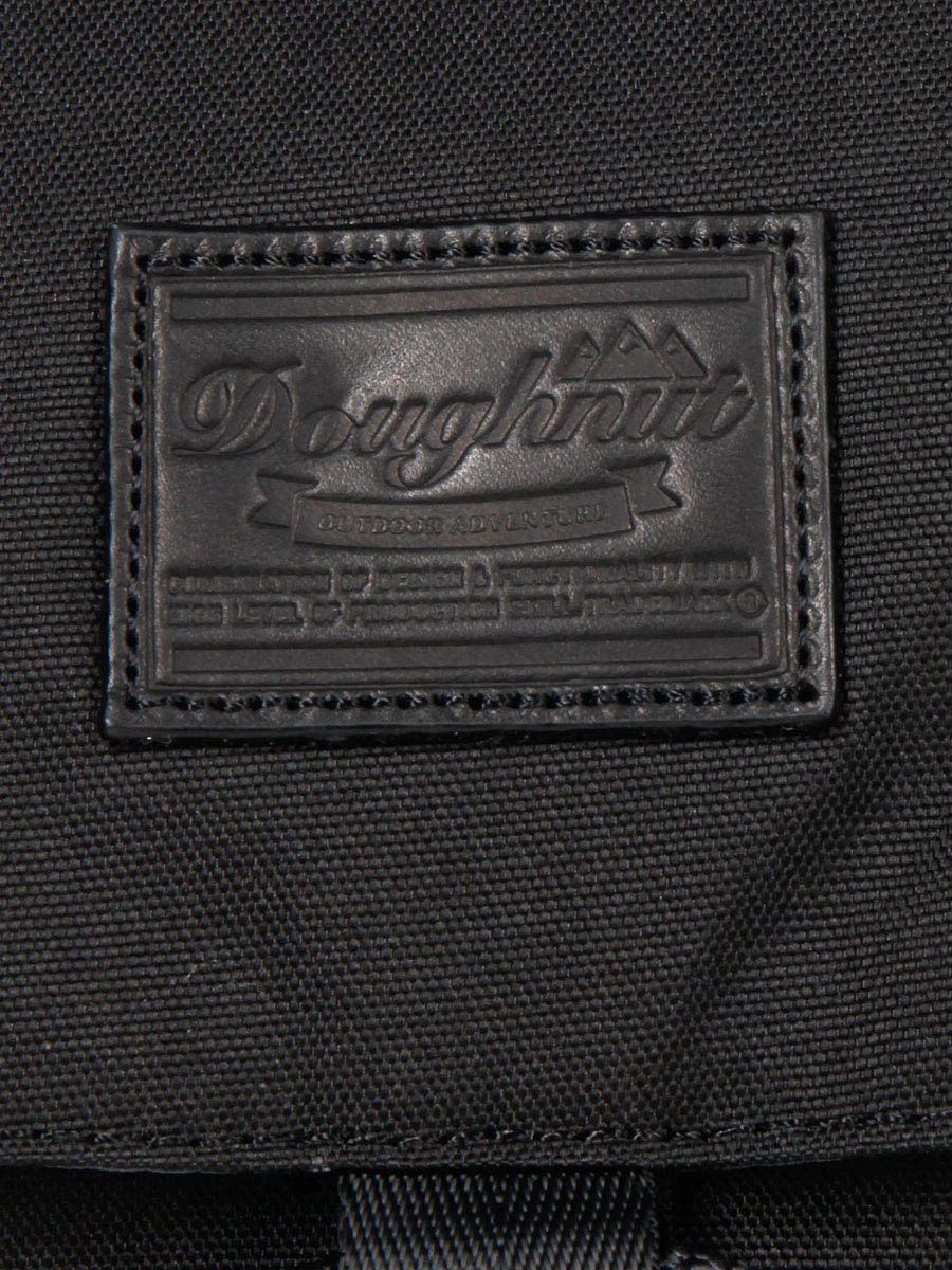 Sac à Dos Doughnut Colorado Black & Navy Series 6 Sac à Dos Doughnut Colorado Black & Navy Series – Image 4